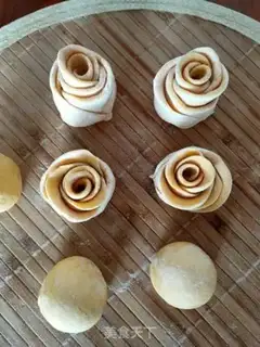 Make Pumpkin rose roll step 8