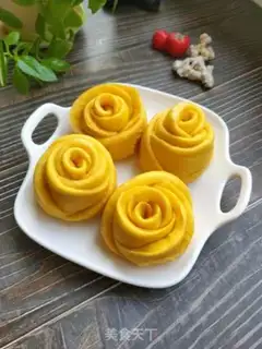 Make Pumpkin rose roll step 11
