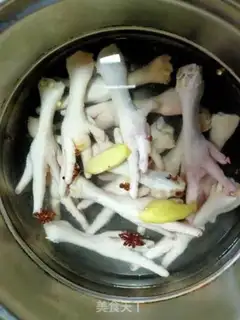 Make Spicy chicken claws step 1