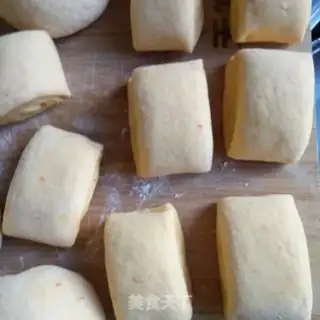 Make Pumpkin knife cut the rolls step 4