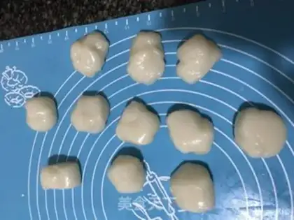Make Mango Snowmen step 4