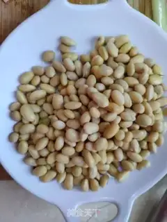 Make Celery leaves with soybeans step 0