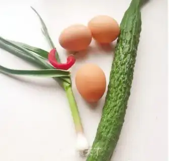 Make cucumber fried eggs step 0