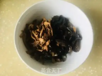Make Spicy meat soup step 1