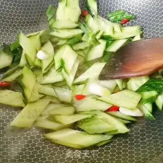 Make cucumber fried eggs step 5