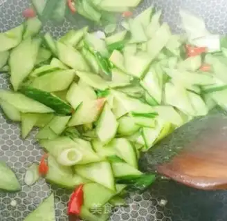 Make cucumber fried eggs step 6