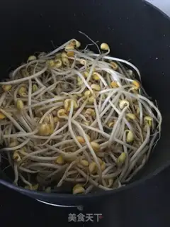 Make Potato bean sprouts and liver soup step 1