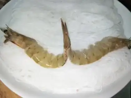 Make A garlic fan with a shrimp back step 8