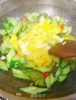 Make cucumber fried eggs step 7