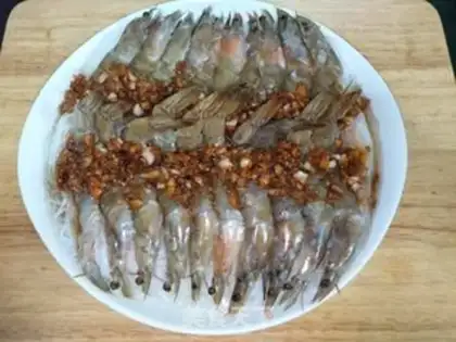 Make A garlic fan with a shrimp back step 10