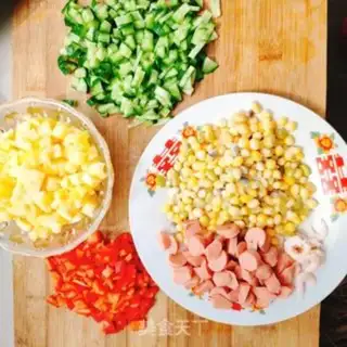 Make Pineapple rice step 1