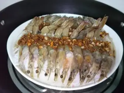Make A garlic fan with a shrimp back step 11