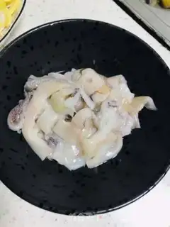 Make Squid fried pasta step 1
