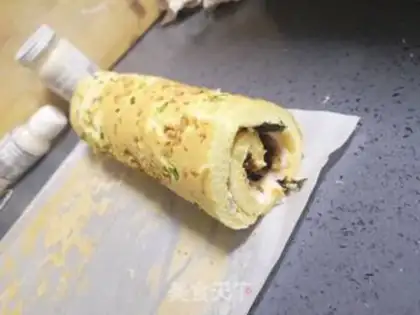 Make Meat cedar cake roll step 17
