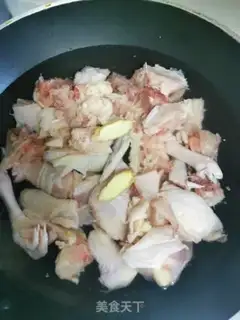 Make Three chickens on the table step 0