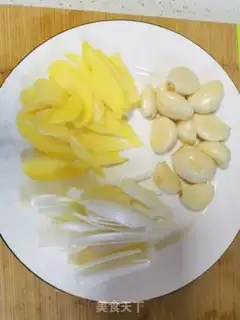 Make Three chickens on the table step 1