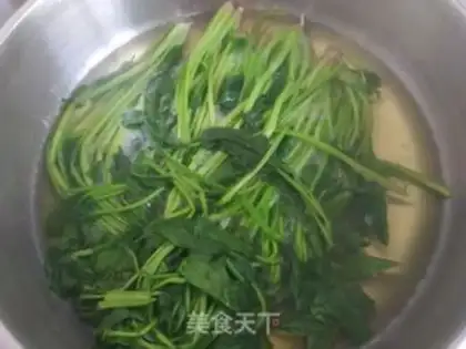Make Spinach with peanut rice step 1