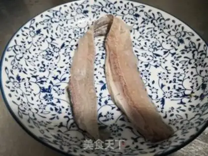 Make Dry-burned fish rolls step 3