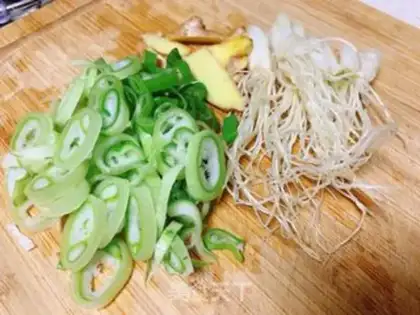 Make Korean ridge potato soup step 1