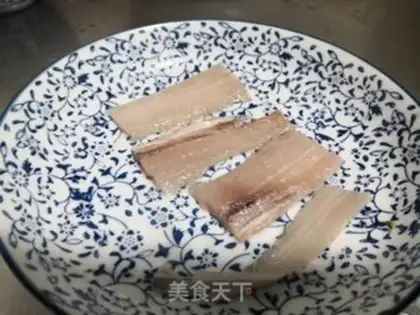 Make Dry-burned fish rolls step 4