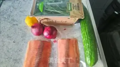 Make cucumber salmon step 0
