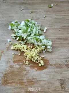Make Shrimp-skin spicy pork pie step 1