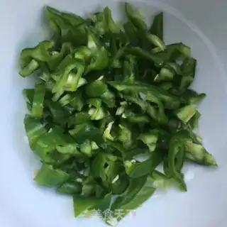 Make Scrambled pepper and eggs step 1