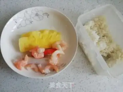 Make Pineapple rice step 0
