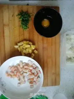 Make Pineapple rice step 1