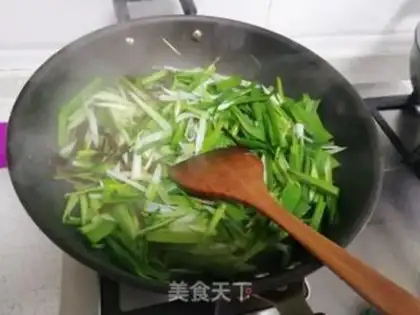Make Garlic fried beans step 2