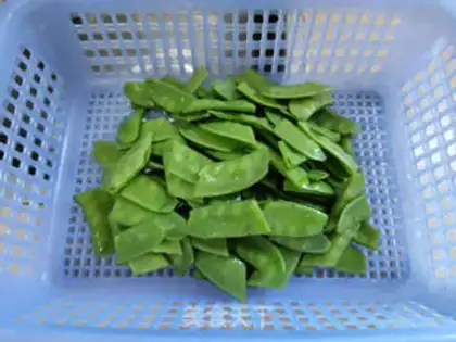 Make Clear the Dutch beans step 0