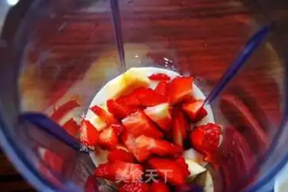 Make Strawberry apple shake step 3