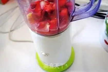 Make Strawberry apple shake step 4