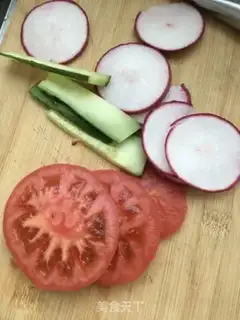 Make Thousands of layers of salad step 1