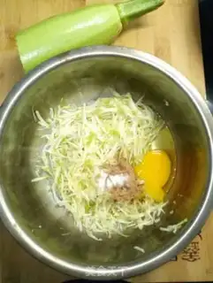 Make Cream-bread roll eggs step 1
