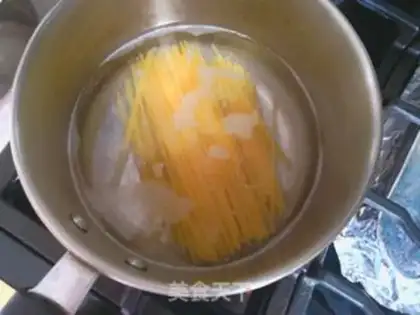 Make Pork ham noodles step 1