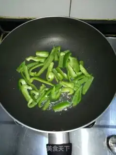Make The green peppers and the white mushrooms step 1
