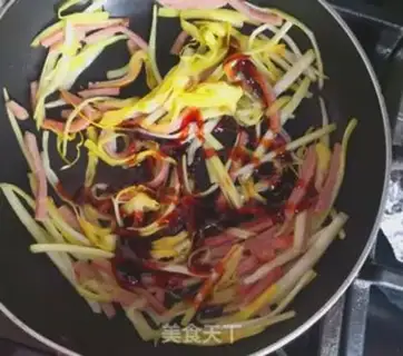 Make Pork ham noodles step 3