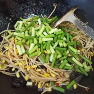 Make Scratch pepper, garlic, soybeans step 5