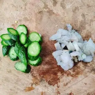 Make Vegetable shrimp noodles step 1