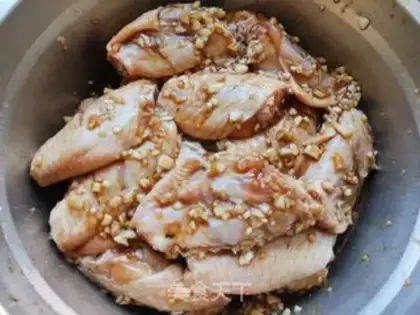 Make Garlic chicken wings step 2