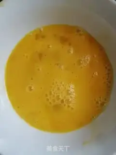 Make Scrambled eggs step 1