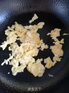 Make Scrambled eggs step 2