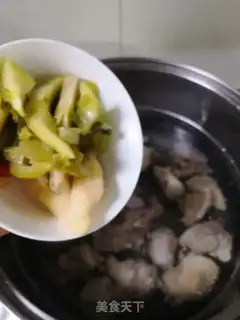 Make The sour soup and the duck stew step 3