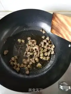 Make A simple version of the groin pan and sausage step 6