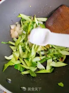 Make Five flowers for oil step 6