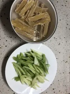 Make Celery mackerel step 0