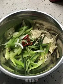 Make Celery mackerel step 1