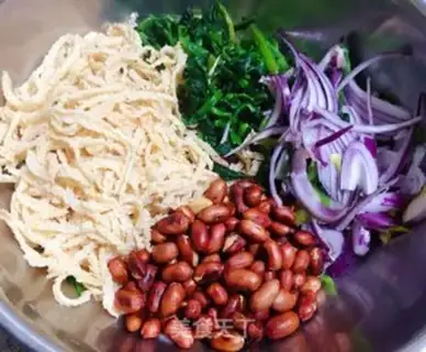 Make The spinach peanuts, the onions, the belly of the sheep step 7