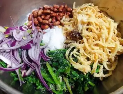 Make The spinach peanuts, the onions, the belly of the sheep step 8